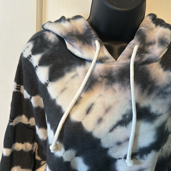 Cropped Hoodie - Picture 2 of 3